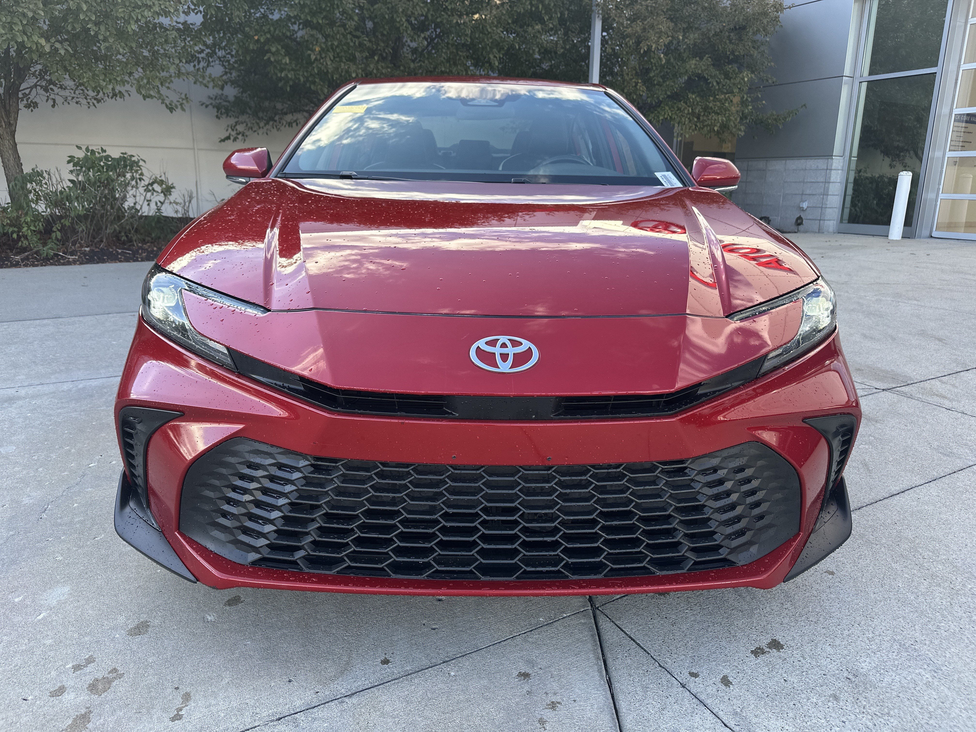 Used 2025 Toyota Camry SE FWD image 5