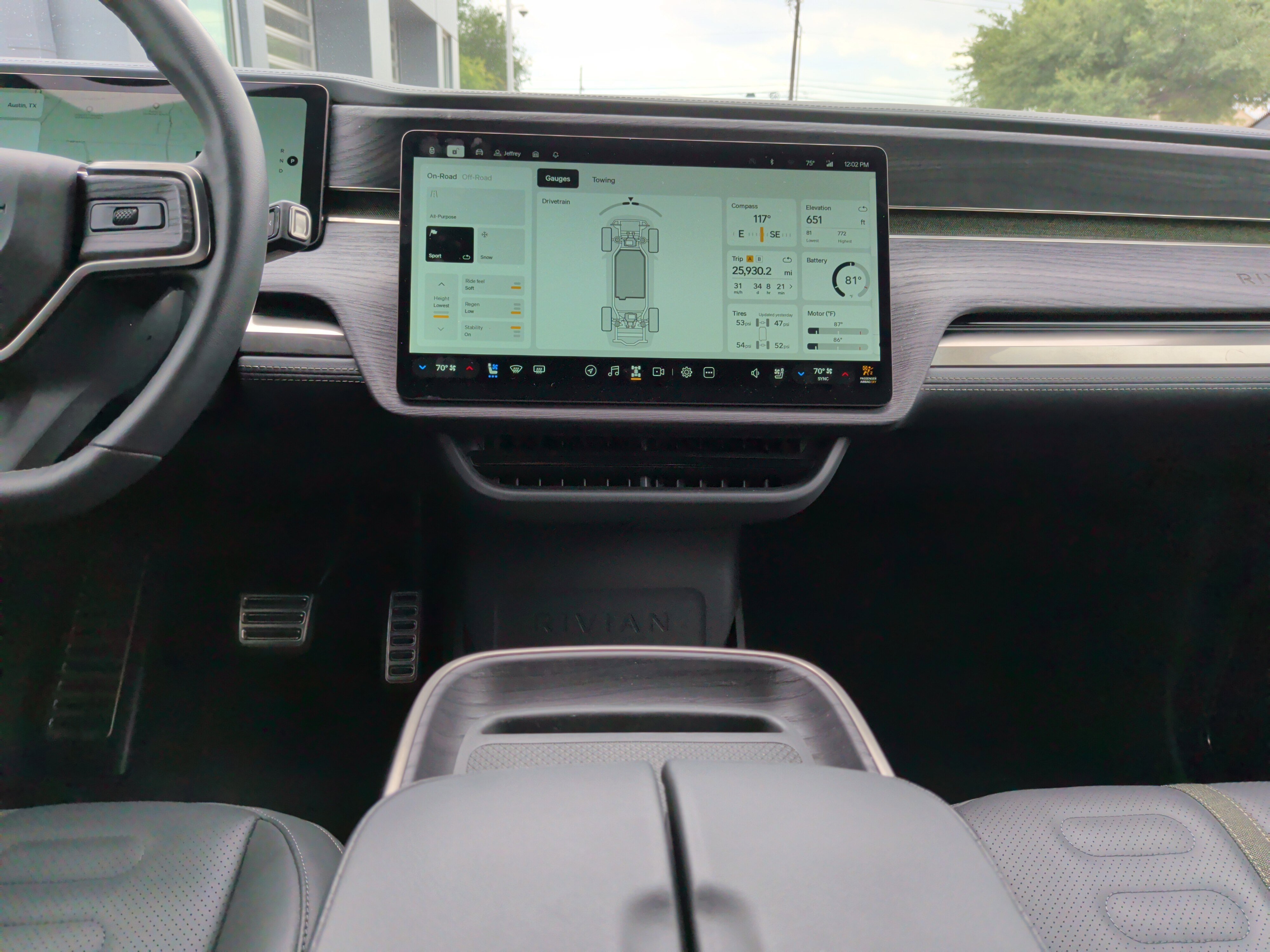 Used 2024 Rivian R1T Adventure image 28