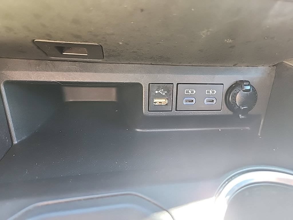 Used 2022 Toyota Highlander XLE AWD/4WD image 27