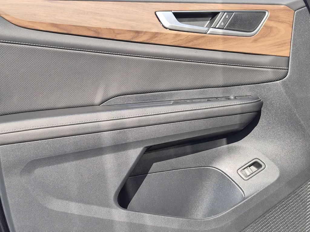 Used 2025 Volkswagen Atlas SE FWD image 11