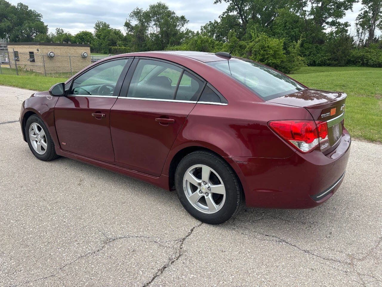 Used 2015 Chevrolet Cruze LT FWD image 2
