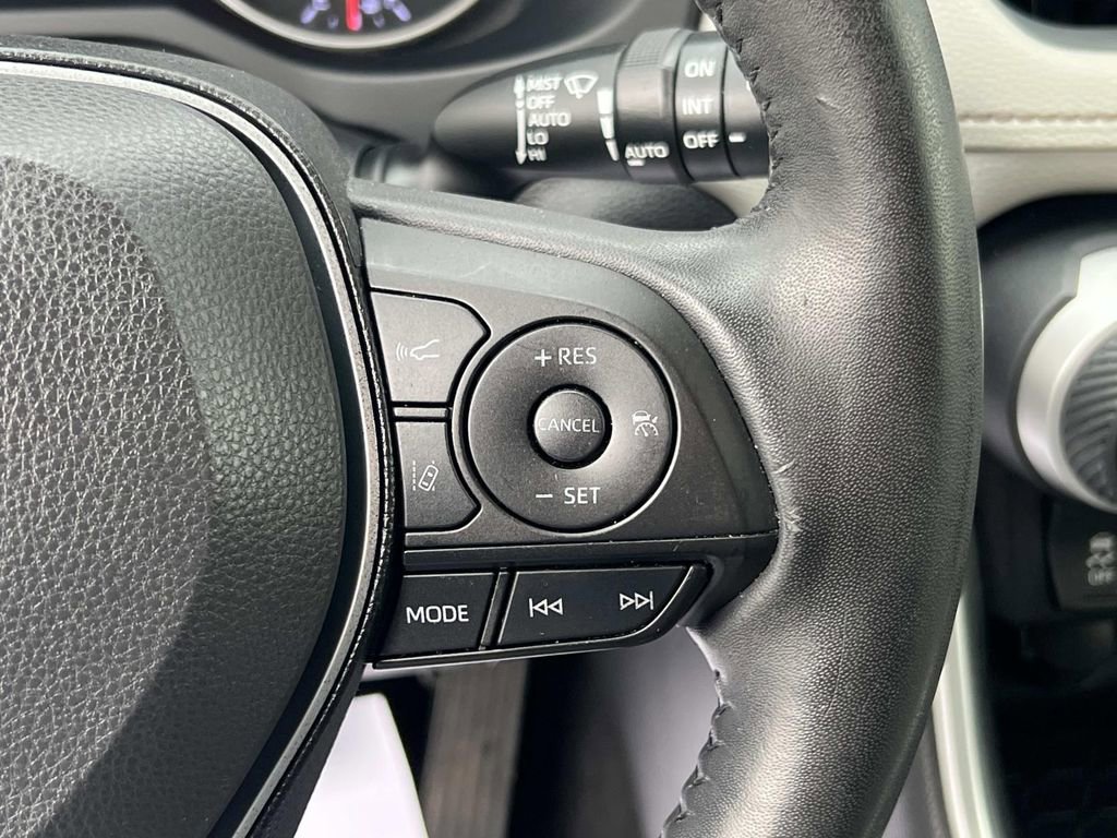 Used 2020 Toyota RAV4 XLE Premium image 26