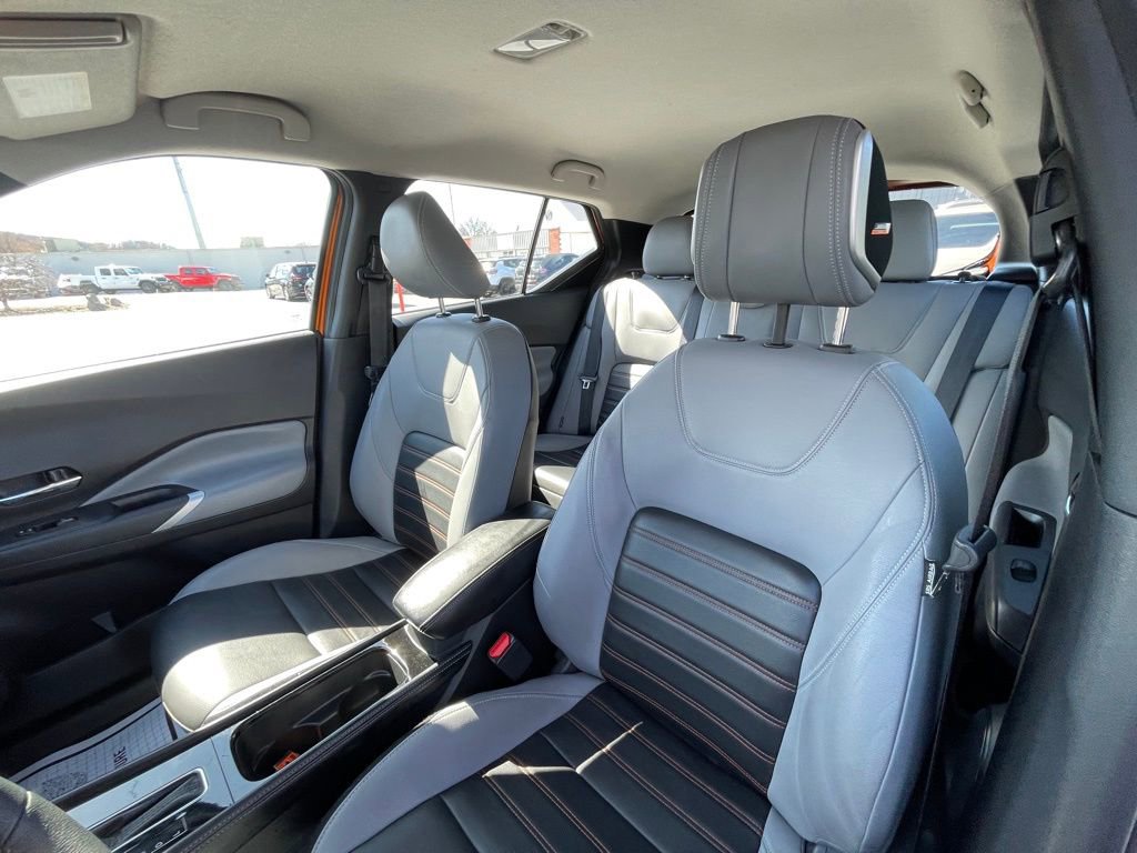 Used 2023 Nissan Kicks SR w/ SR Premium Package image 16