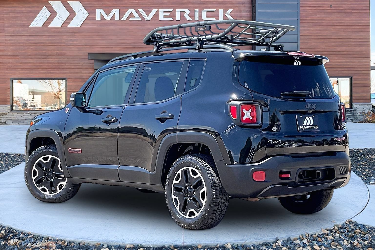 Used 2016 Jeep Renegade Trailhawk w/ Premium Trailhawk Package AWD/4WD image 4