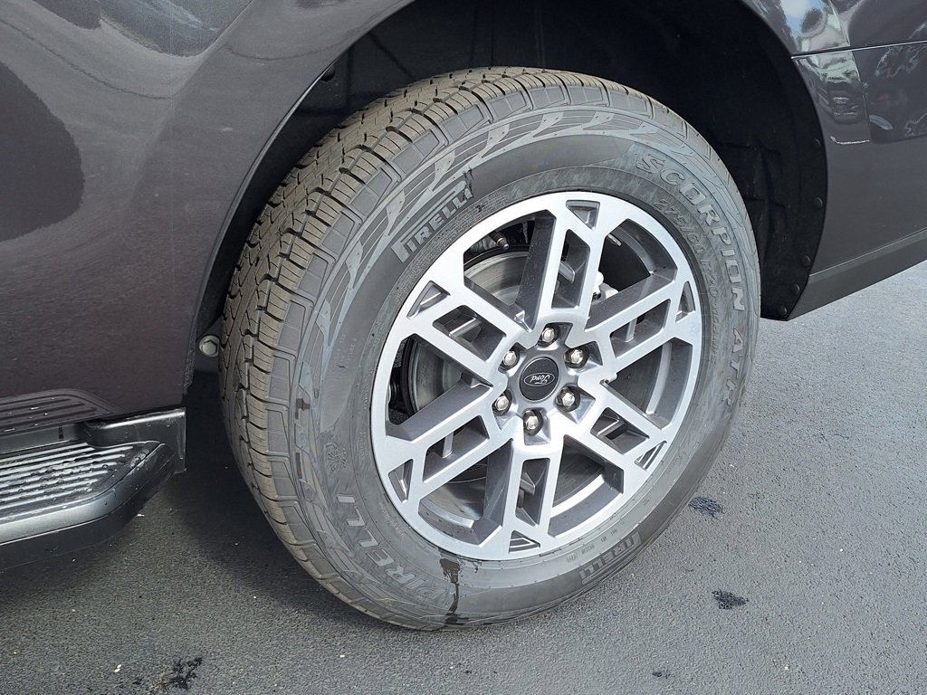 New 2025 Ford Expedition Active image 32