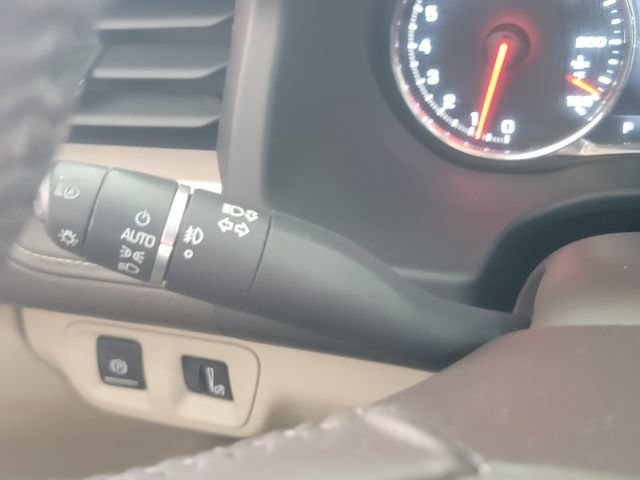 Used 2018 GMC Acadia Denali w/ Technology Package AWD/4WD image 28