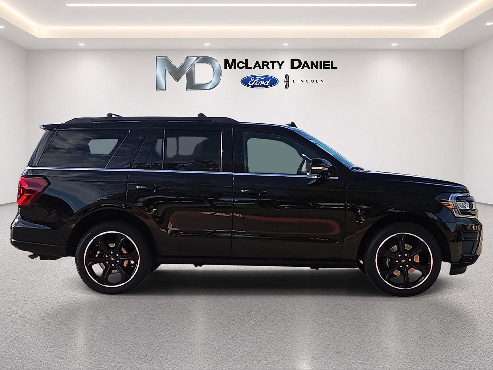 Certified 2024 Ford Expedition Limited AWD/4WD image 6