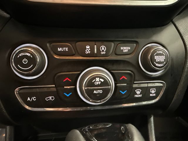 Used 2020 Jeep Cherokee Latitude Plus AWD/4WD image 37