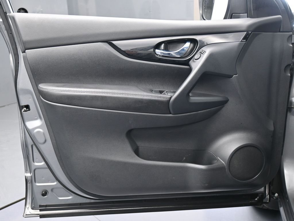 Used 2021 Nissan Rogue Sport SV image 27