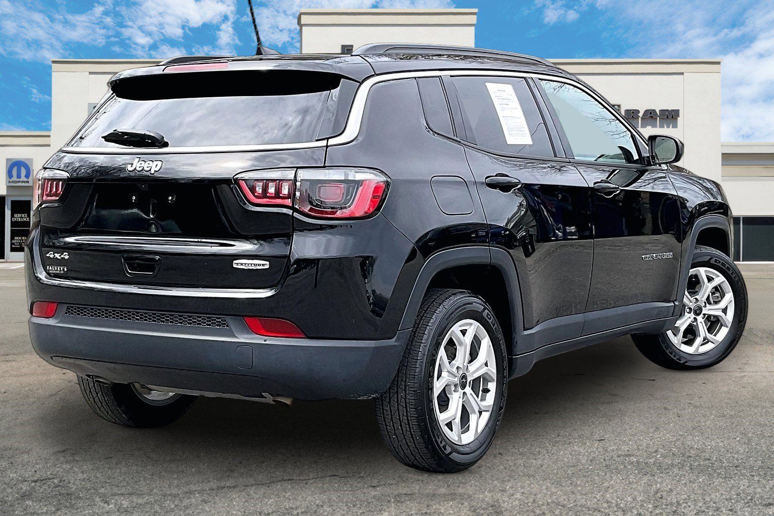 Certified 2025 Jeep Compass Latitude image 2