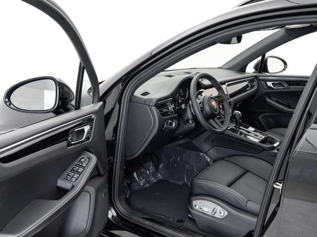 Certified 2025 Porsche Macan Turbo AWD/4WD image 7