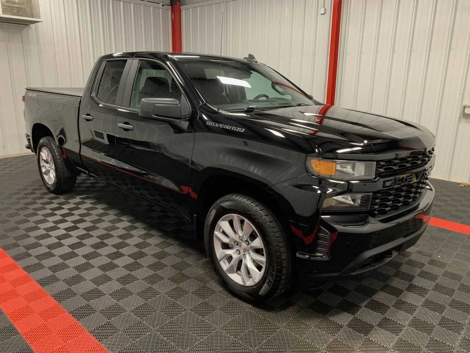 Used 2020 Chevrolet Silverado 1500 Custom w/ Custom Value Package image 5