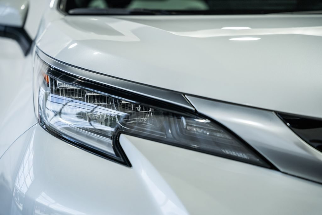 Used 2026 Toyota Sienna Limited AWD/4WD image 13