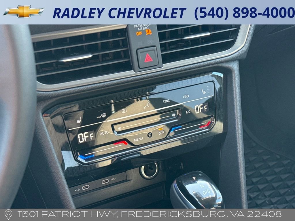 Used 2025 Volkswagen Taos SE image 10