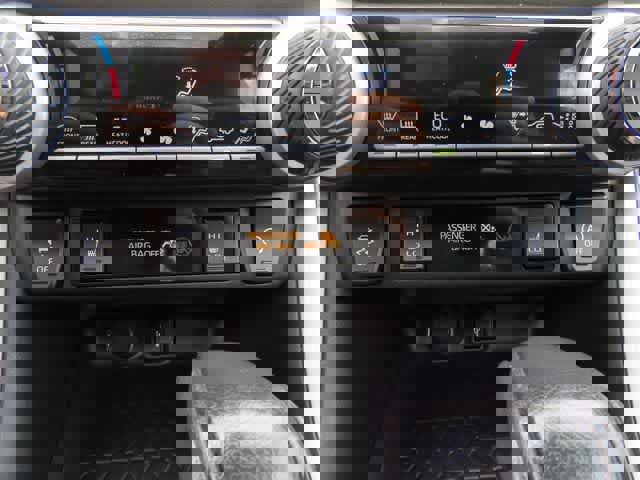 Used 2022 Toyota RAV4 XLE w/ Convenience Package image 24