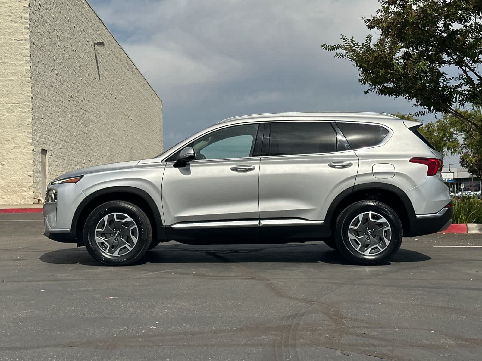 Used 2022 Hyundai Santa Fe Blue w/ Cargo Package AWD/4WD image 6