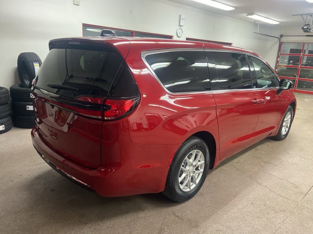 New 2026 Chrysler Pacifica Select image 15