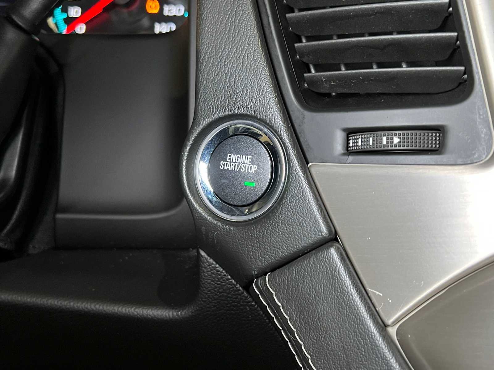 Used 2017 GMC Yukon Denali image 29