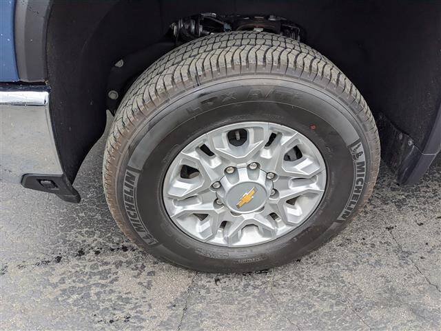 Used 2025 Chevrolet Silverado 2500 LT AWD/4WD image 8