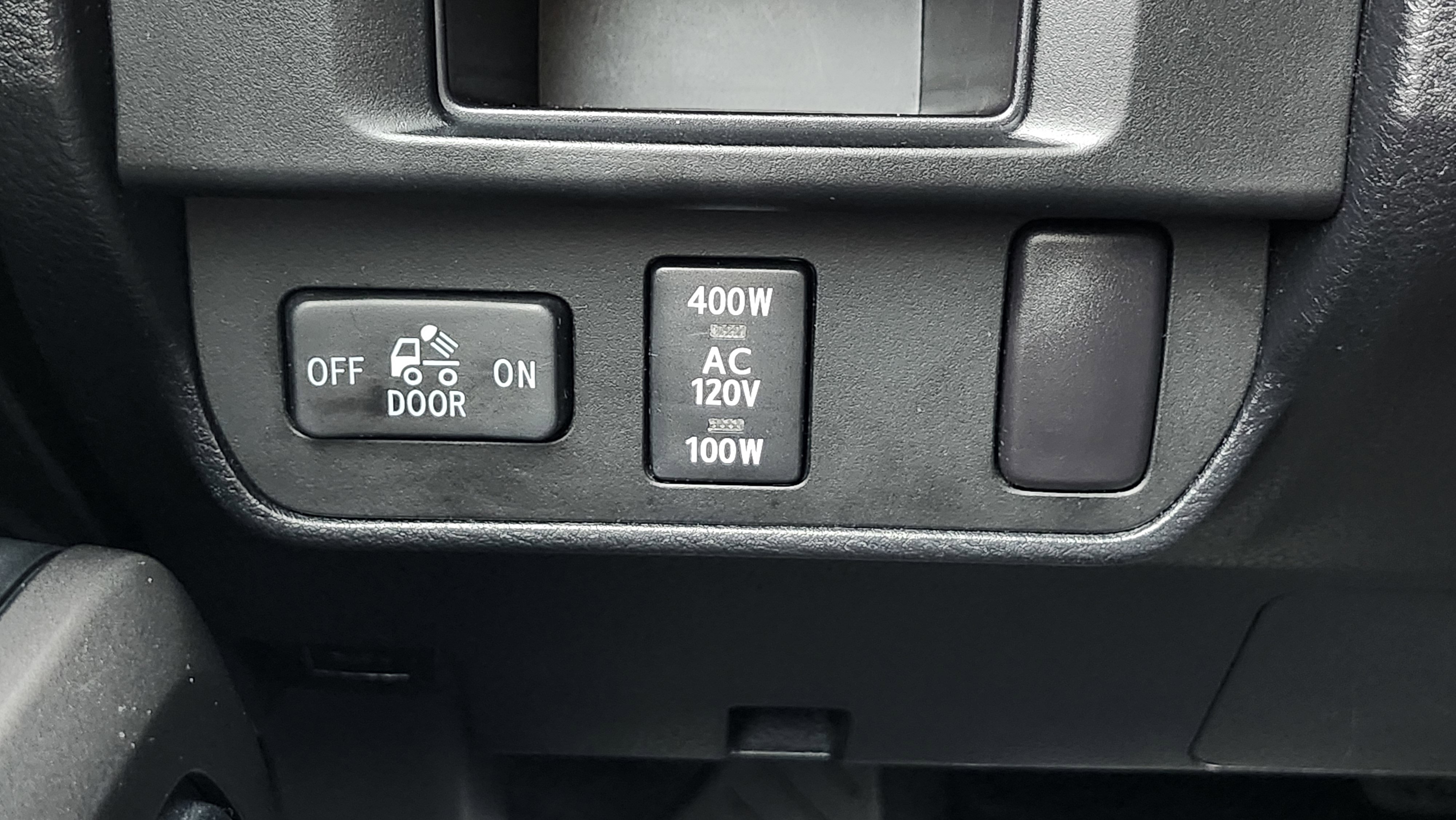 Used 2016 Toyota Tacoma TRD Sport image 9