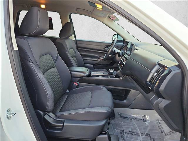 Used 2024 Nissan Pathfinder SV w/ Black Appearance Package FWD image 21