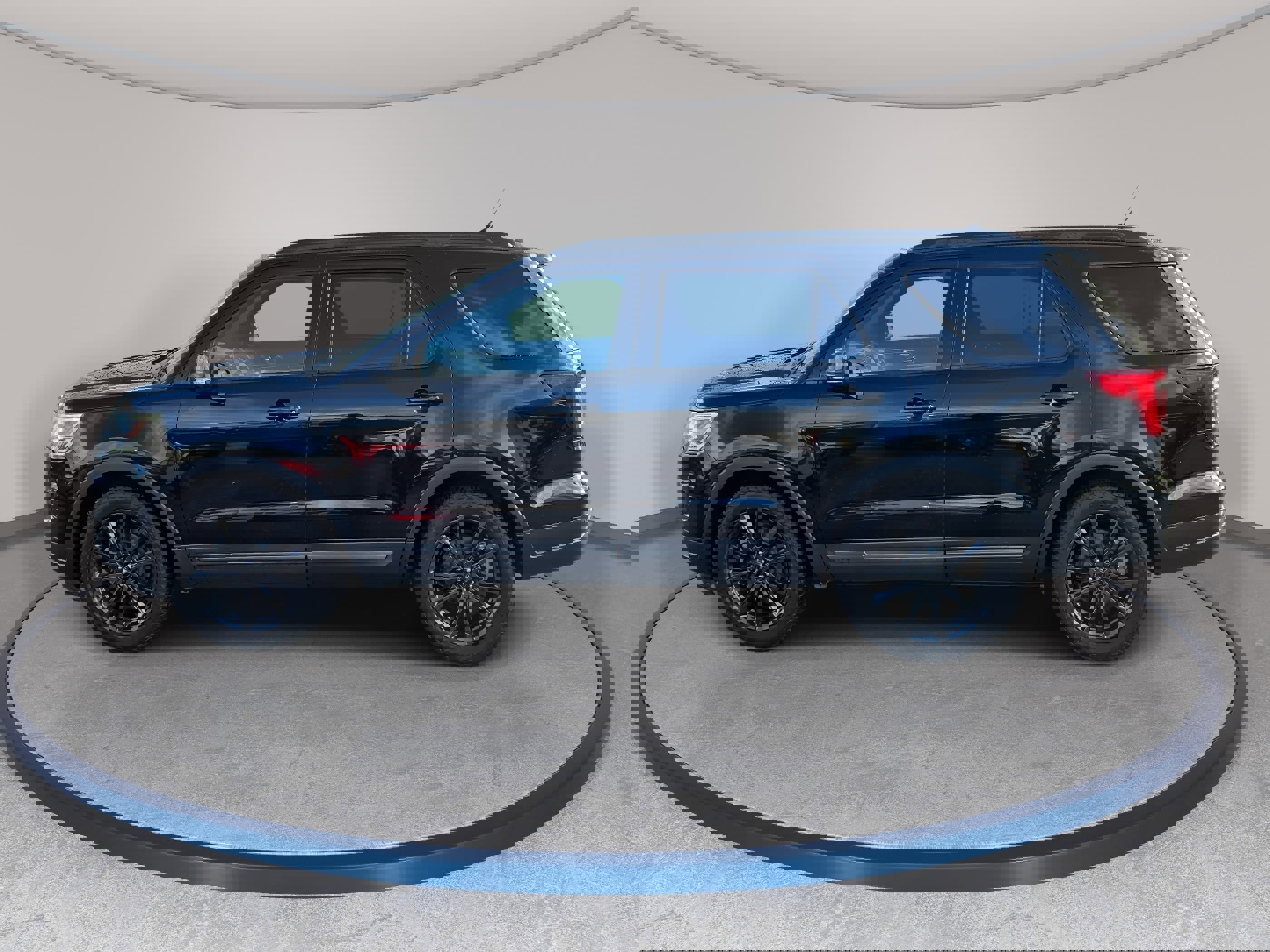 Used 2018 Ford Explorer XLT w/ Equipment Group 202A image 8