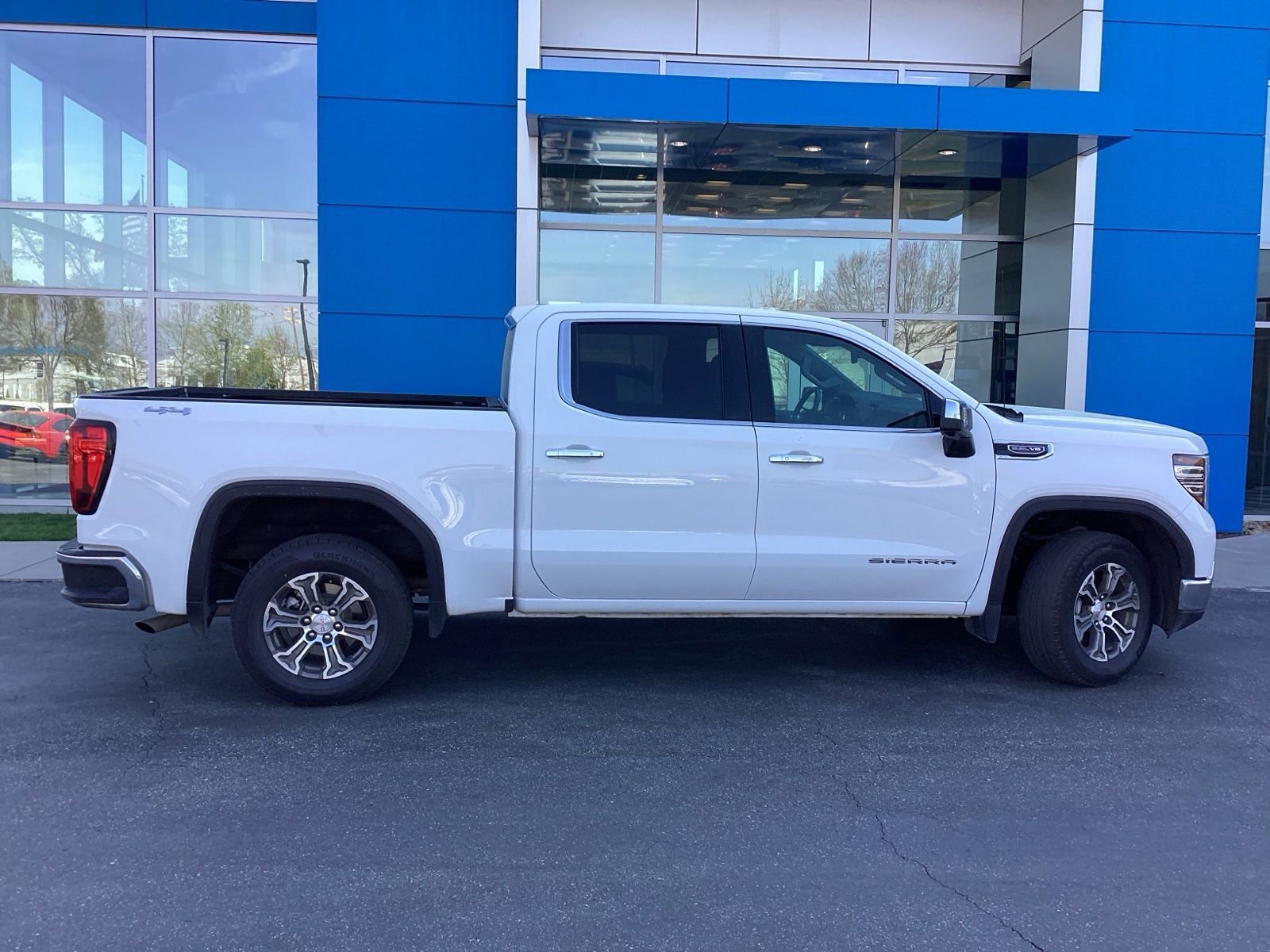 Used 2025 GMC Sierra 1500 SLT image 6