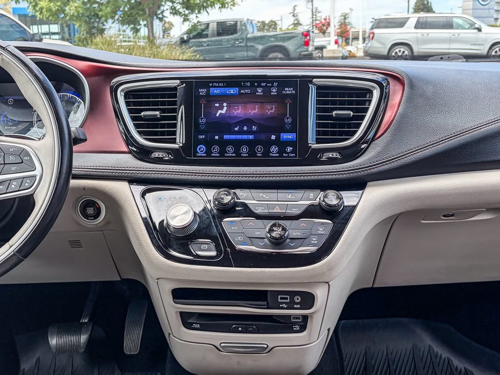 Used 2017 Chrysler Pacifica Limited w/ UConnect Theater Package FWD image 16