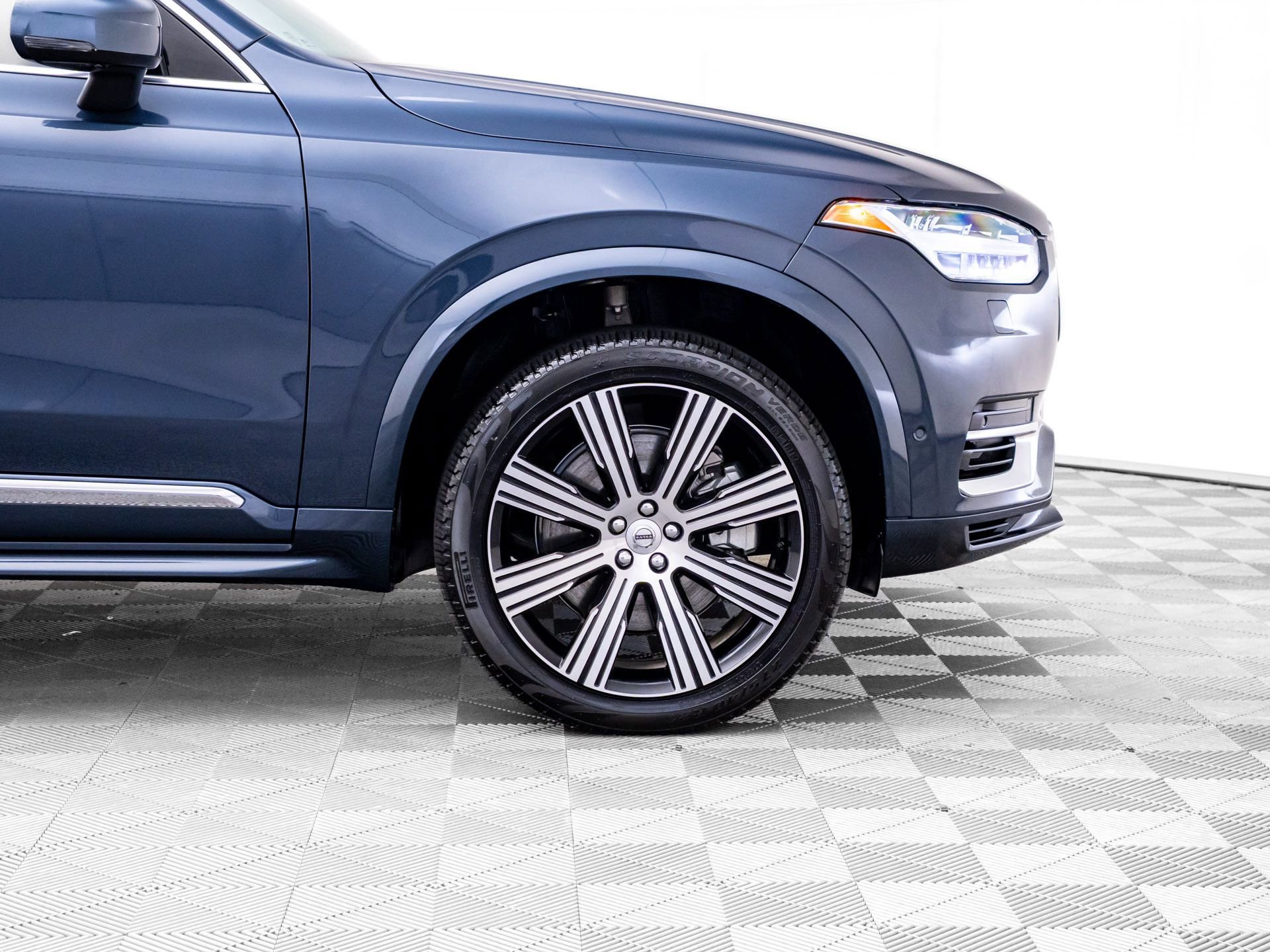 Used 2025 Volvo XC90 T8 Ultra w/ Protection Package Premier AWD/4WD image 37