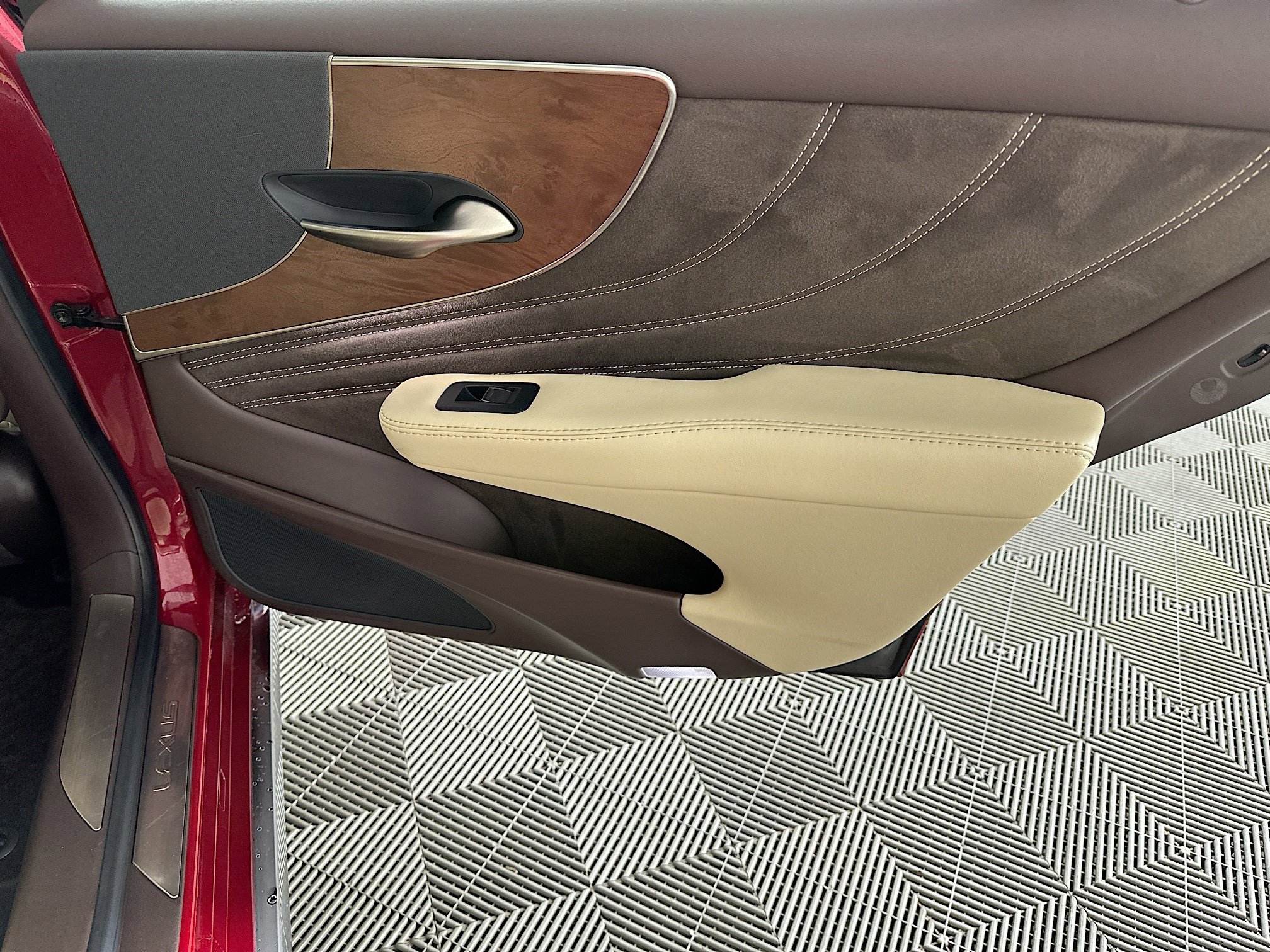 Used 2019 Lexus LS 500 image 30