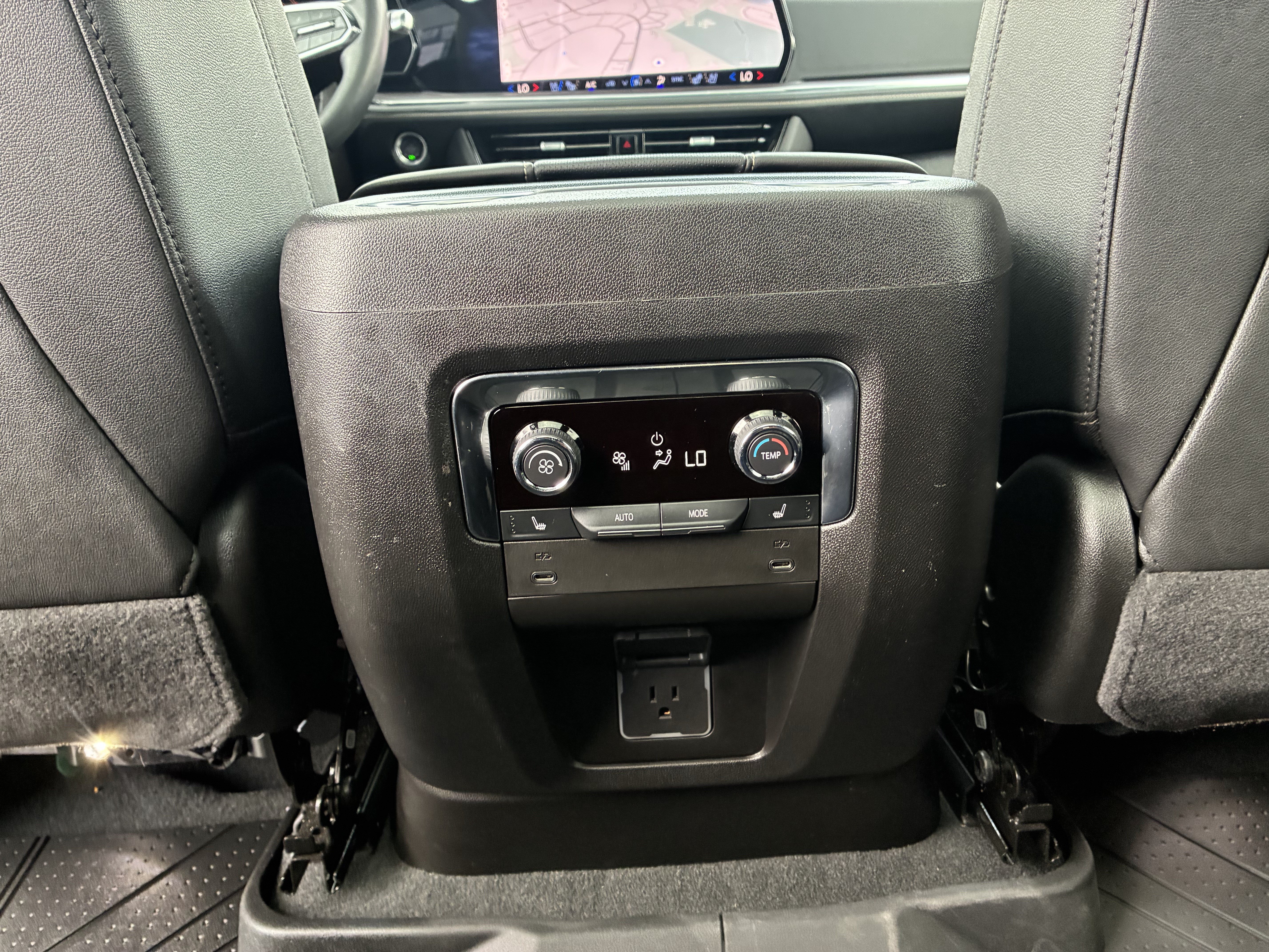 Used 2025 Chevrolet Tahoe Premier w/ Sun And Tow Package AWD/4WD image 18