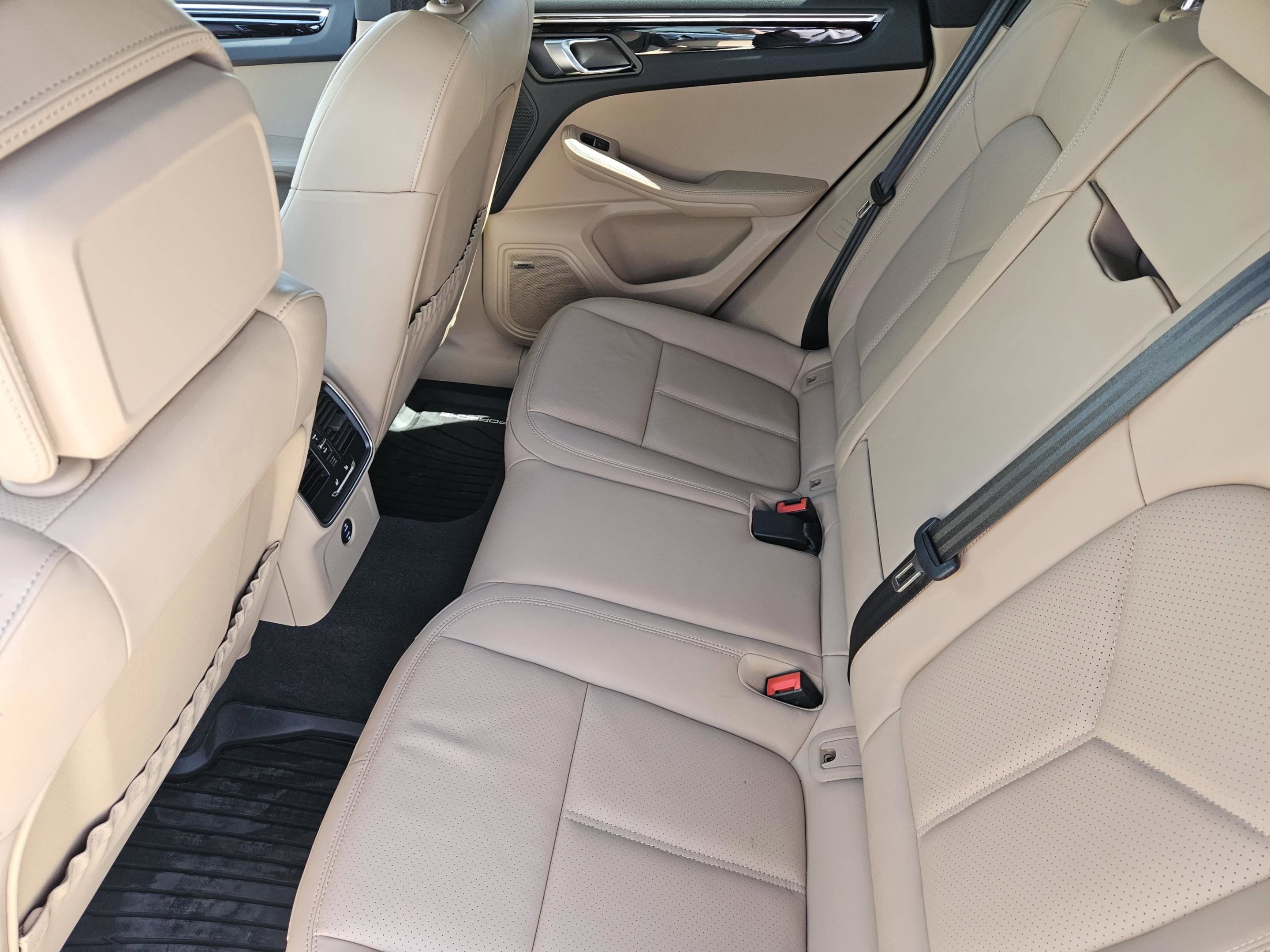 Certified 2026 Porsche Macan image 28