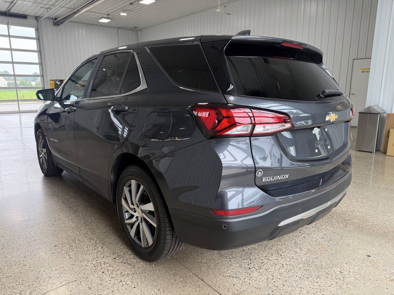 Used 2023 Chevrolet Equinox LT FWD image 3