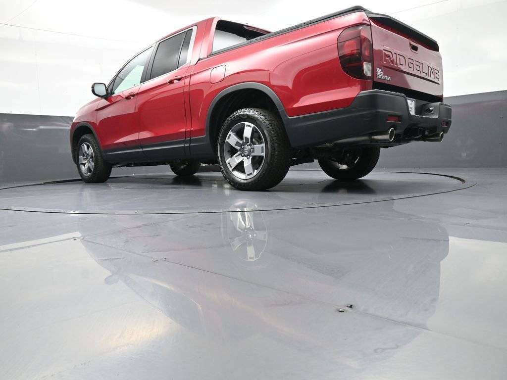 Certified 2025 Honda Ridgeline RTL image 32