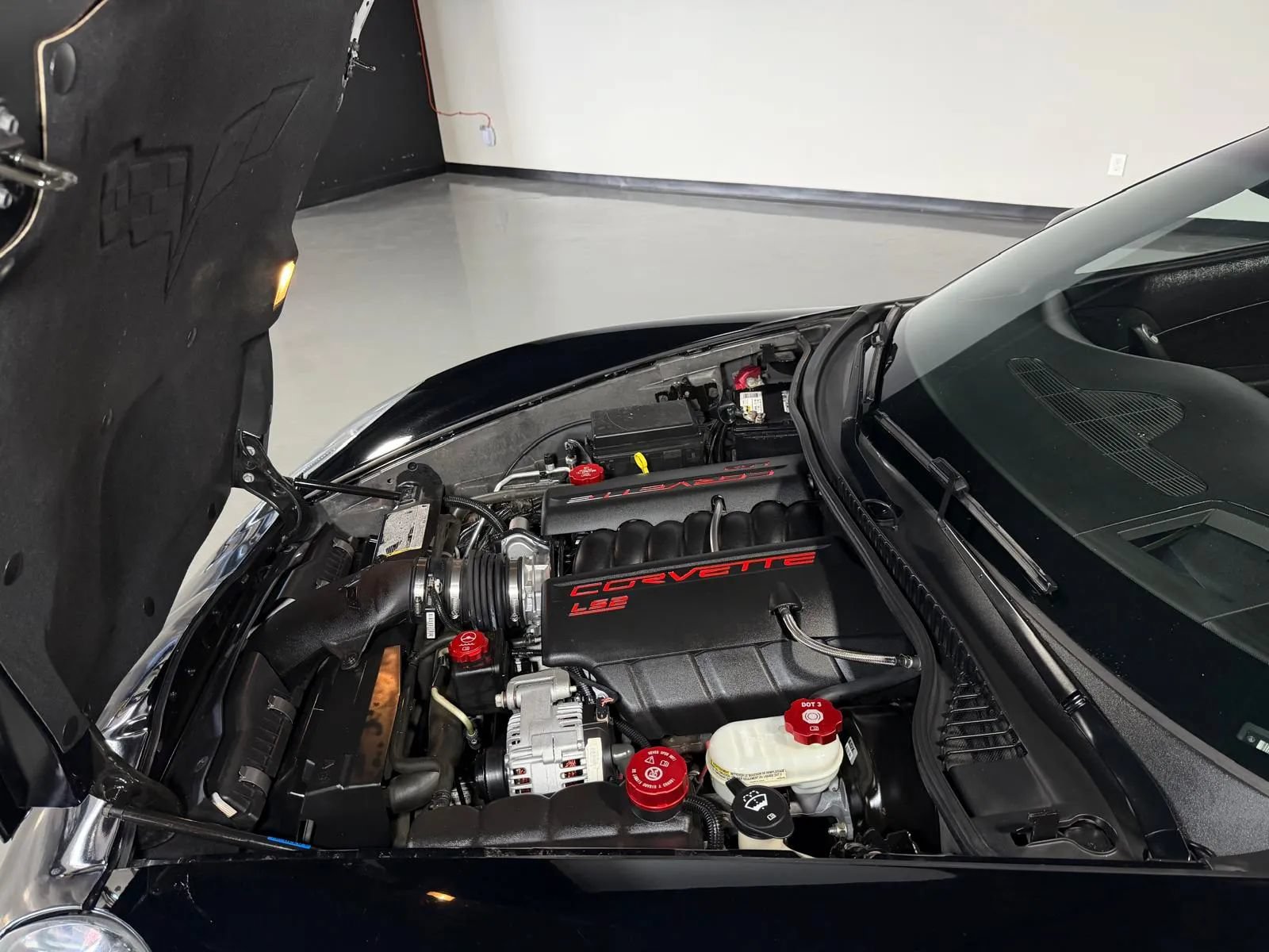 Used 2005 Chevrolet Corvette Convertible w/ Preferred Equipment Group RWD image 7