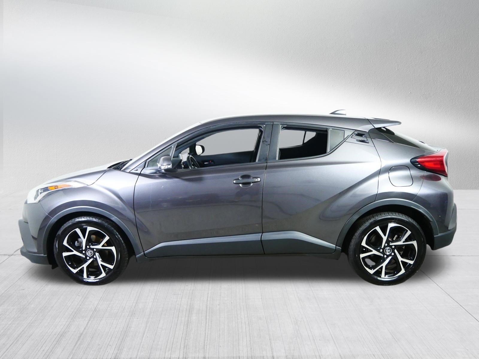 Used 2019 Toyota C-HR XLE FWD image 4