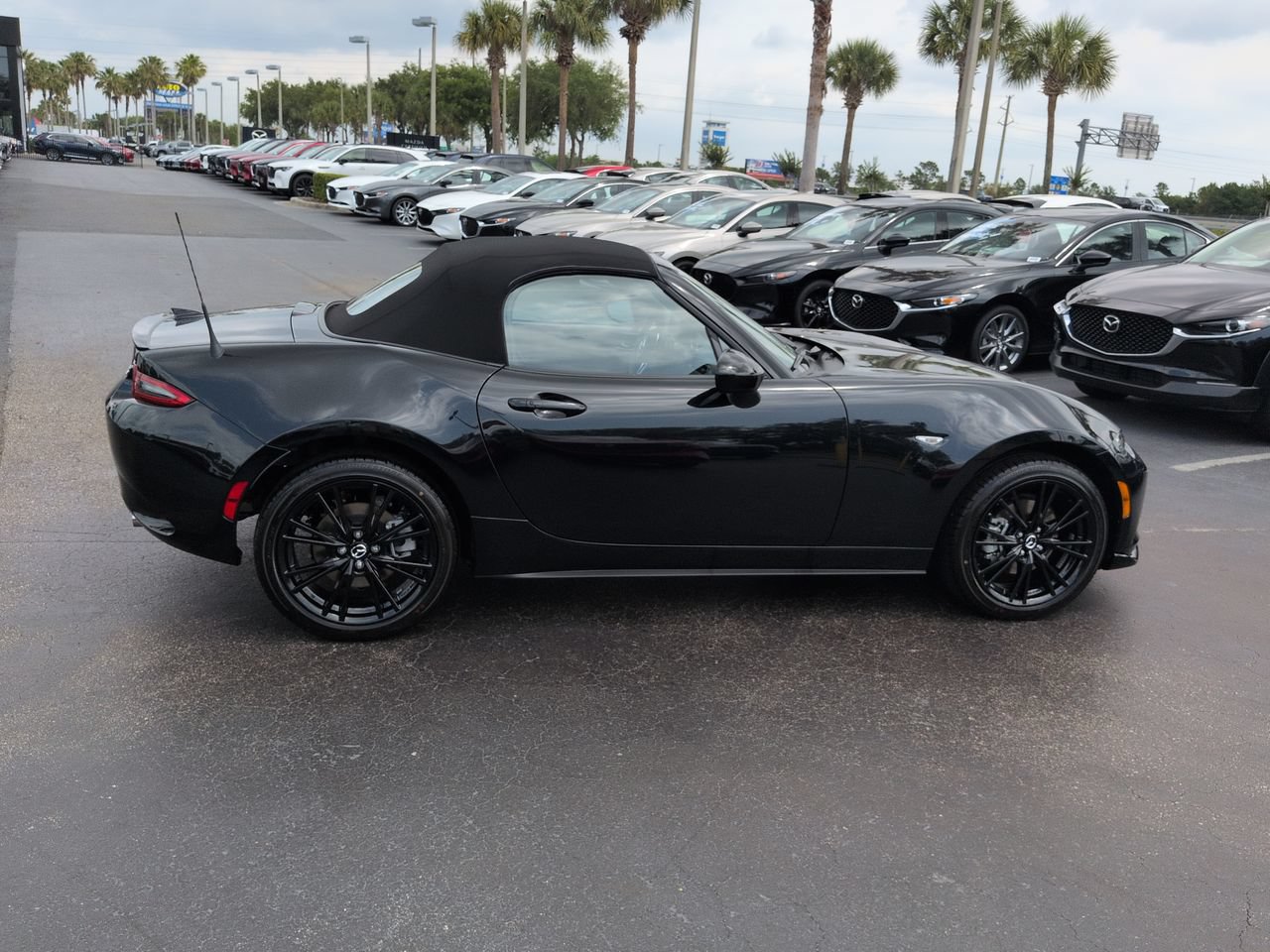 New 2026 MAZDA MX-5 Miata Club w/ Interior Package RWD image 3