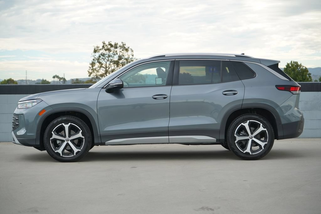 New 2026 Volkswagen Tiguan SE FWD image 3