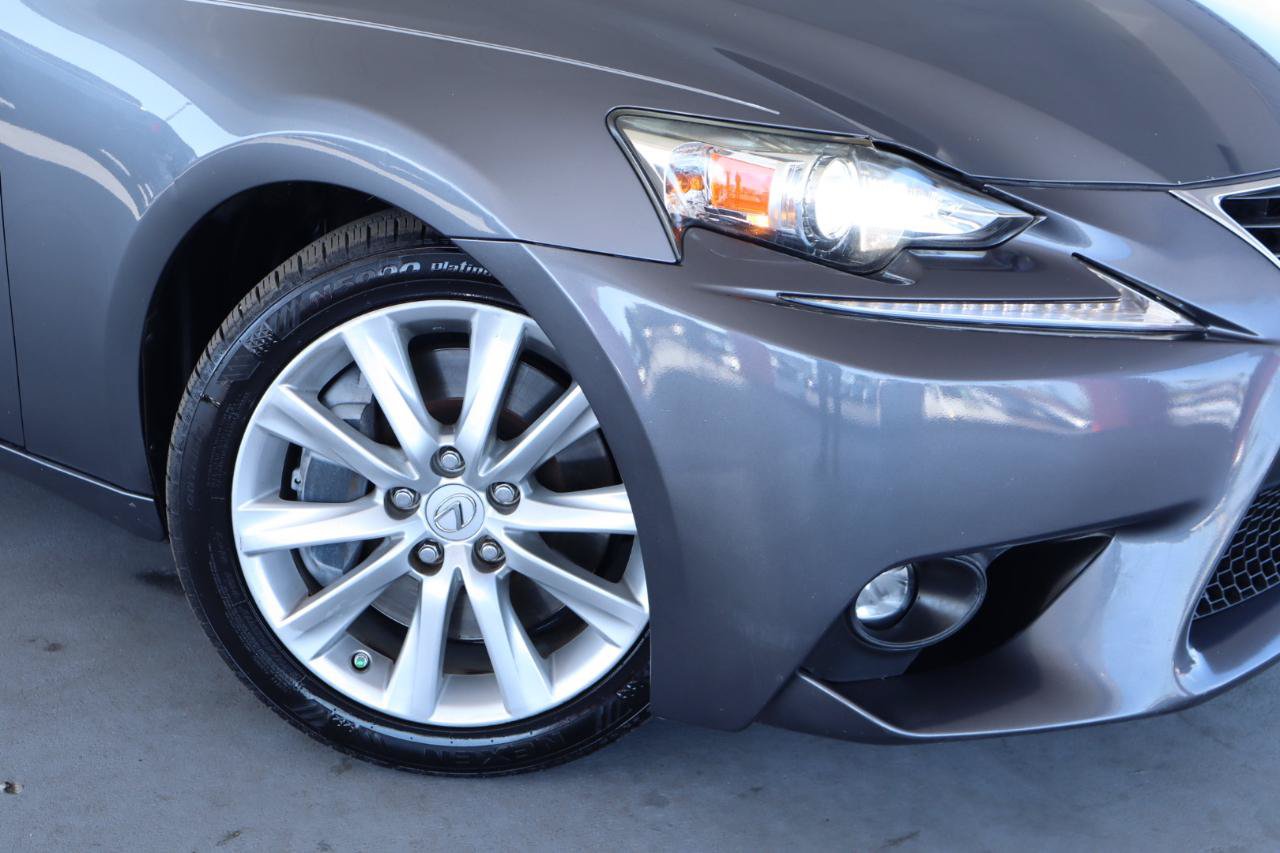 Used 2016 Lexus IS 200t RWD image 4