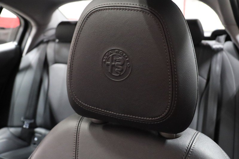 Used 2017 Alfa Romeo Giulia w/ Cold Weather Package RWD image 49