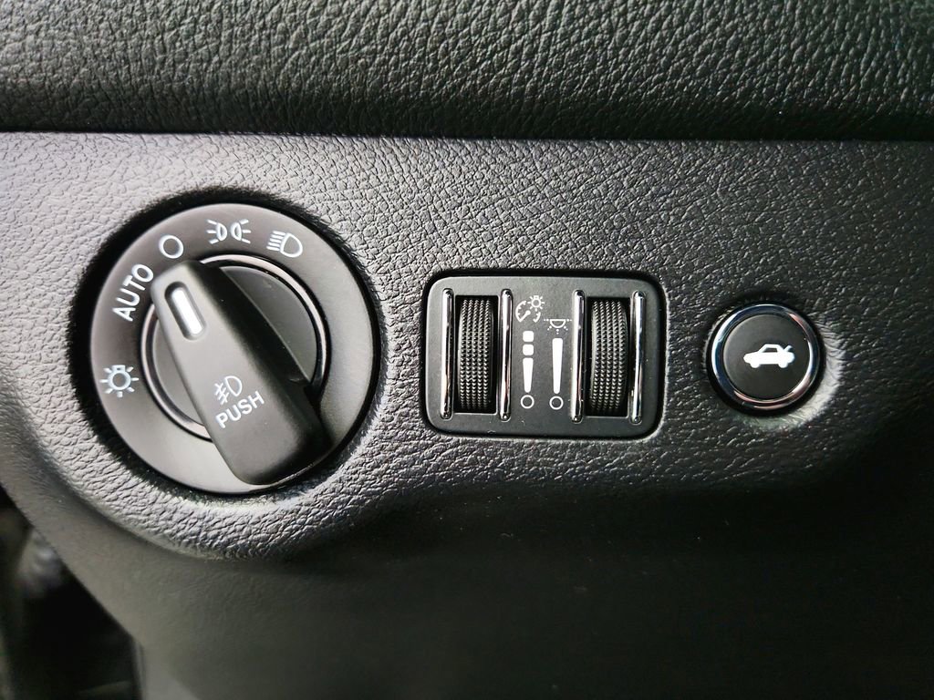 Used 2016 Dodge Challenger R/T image 21