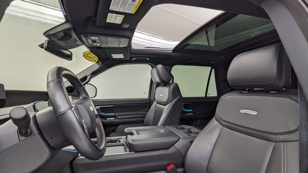 Certified 2025 Ford Expedition Max Platinum w/ Stealth Appearance Package AWD/4WD image 3