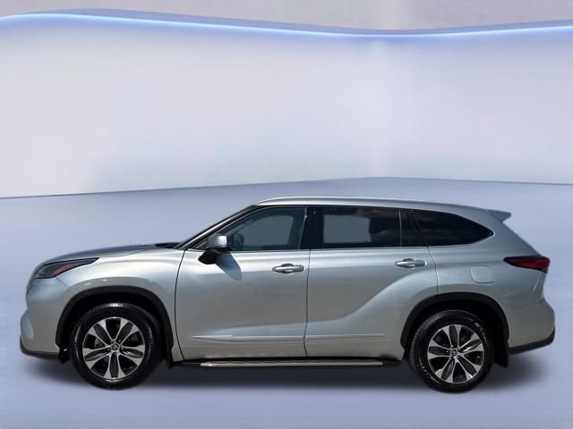 Used 2022 Toyota Highlander XLE image 5