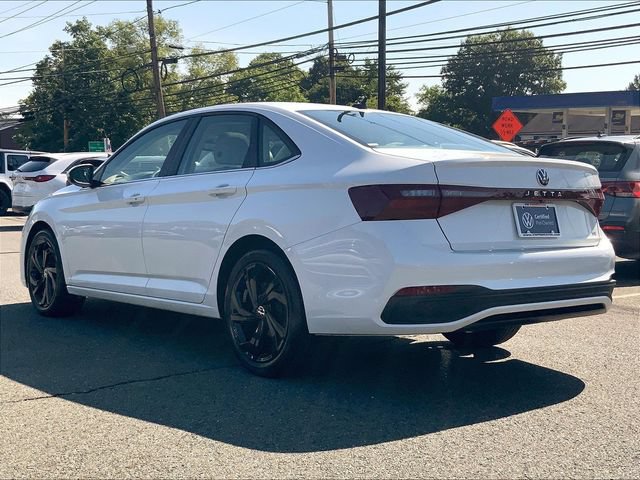 Used 2025 Volkswagen Jetta SE w/ Sunroof Package FWD image 3