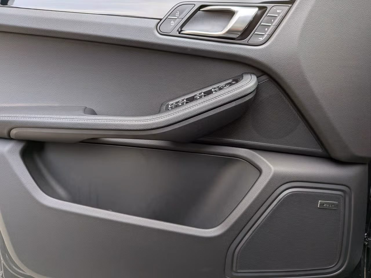 Certified 2026 Porsche Macan AWD/4WD image 14