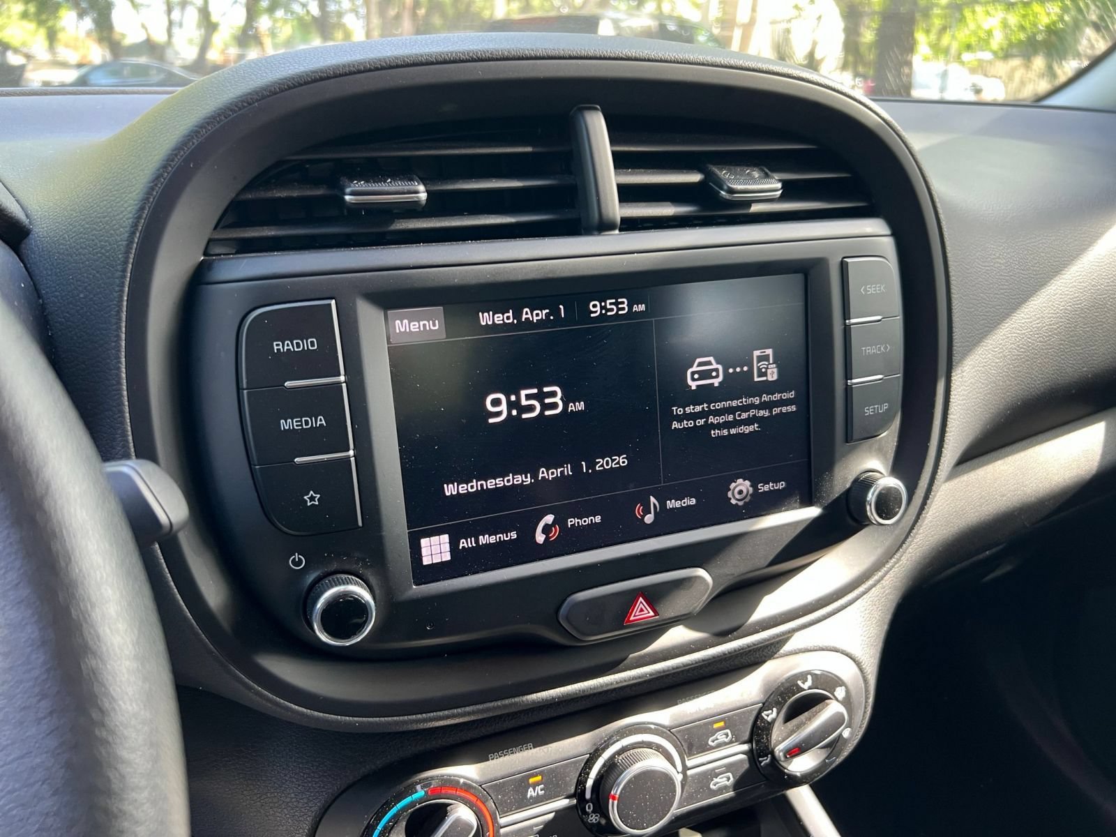 Used 2025 Kia Soul LX w/ LX Technology Package FWD image 20