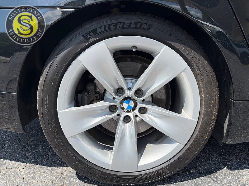 Used 2010 BMW 528i Sedan w/ Sport Pkg RWD image 9