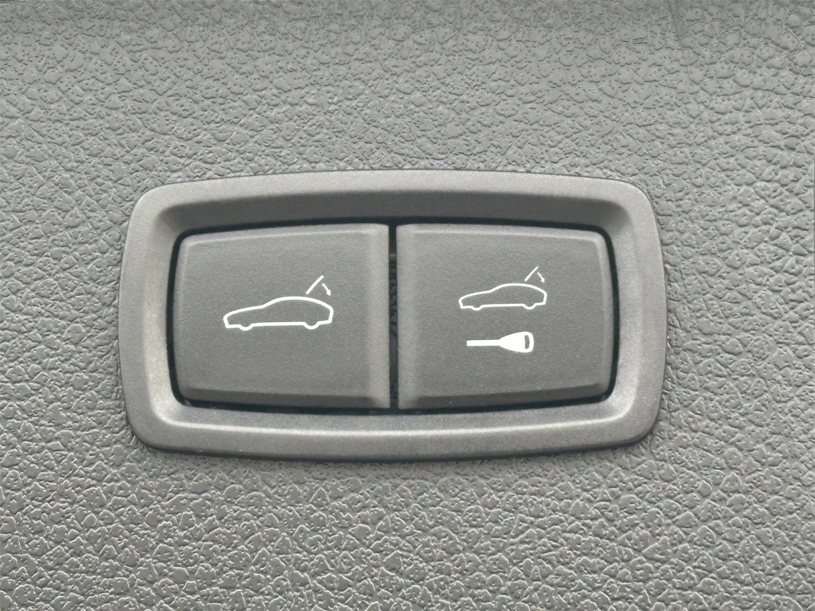 Certified 2024 Porsche Macan GTS image 19