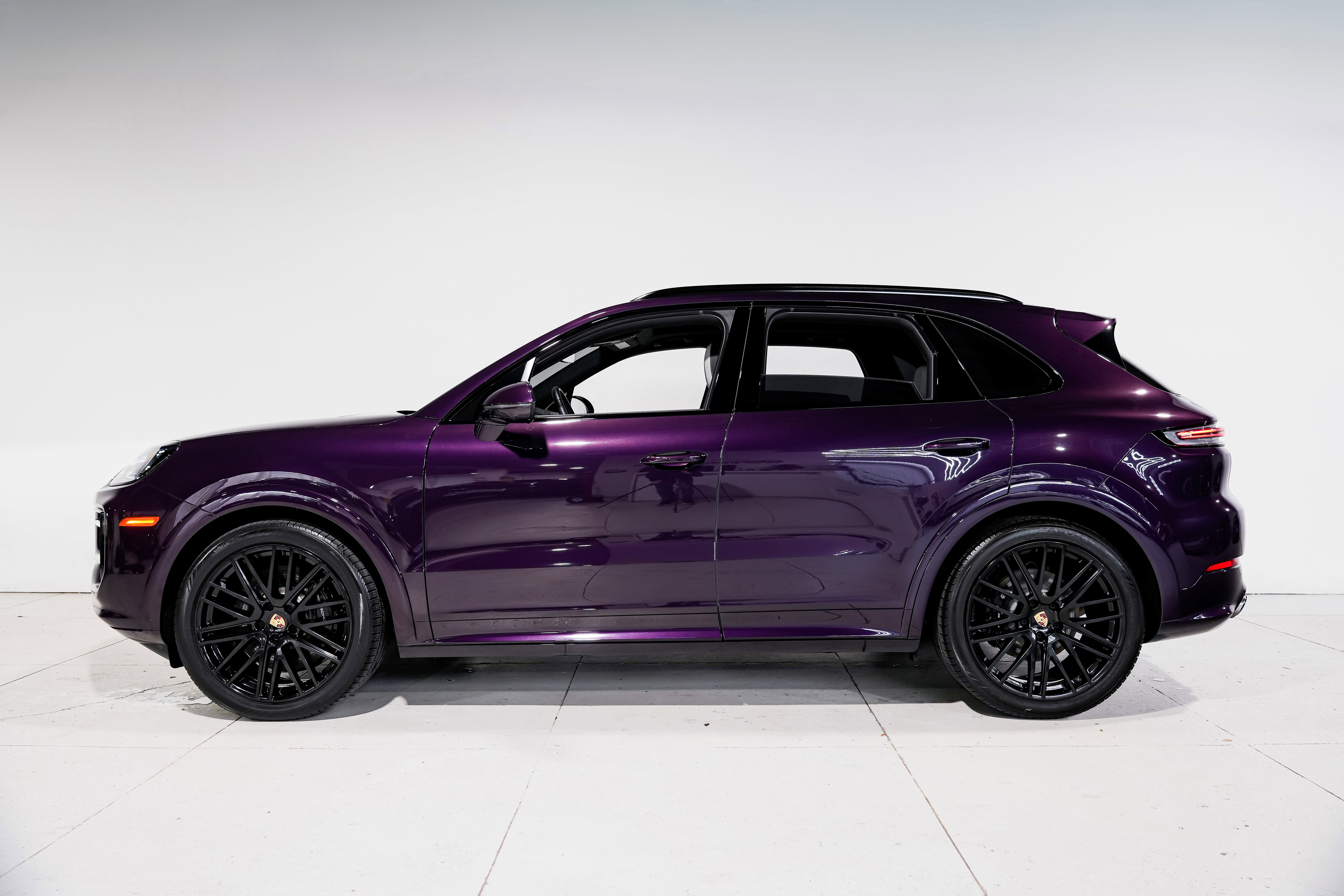 Used 2024 Porsche Cayenne S image 8