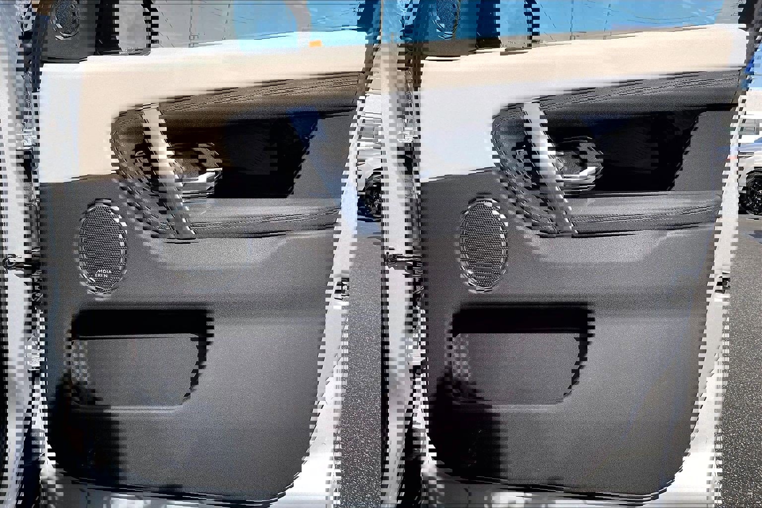 Certified 2025 Land Rover Discovery Sport S image 21